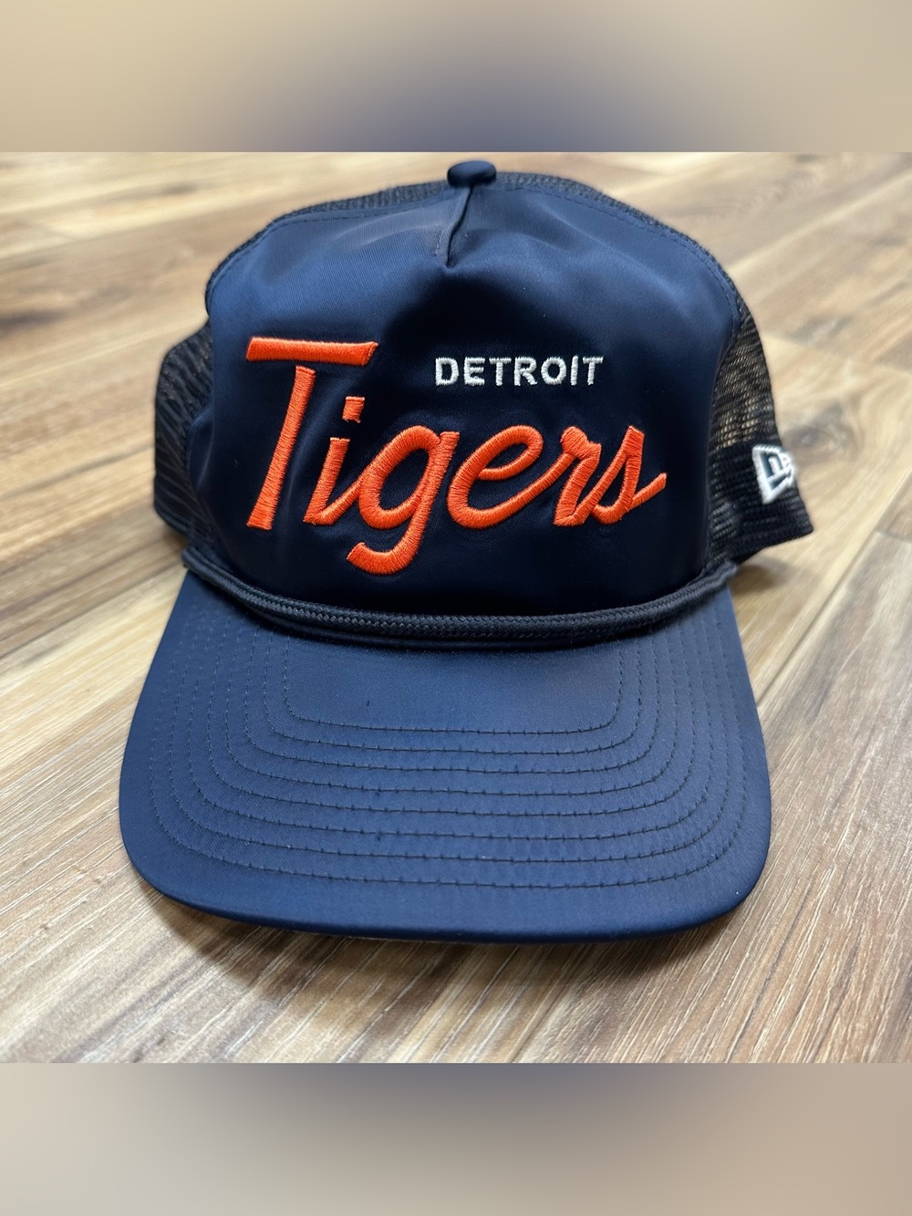 New Era Detroit Tigers Wordmark Script Satin Trucker Snapback Hat
